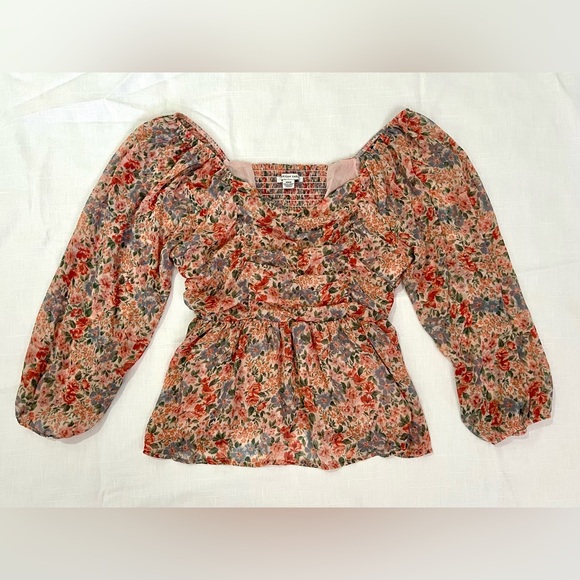 American Eagle Outfitters Tops - Floral Puff Sleeve Top